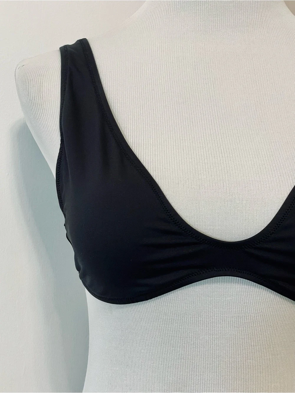 NWT Skims Signature Swim Plunge Bikini Top Black Size L